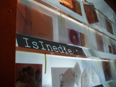 detalle exposicion sinedie 2006 en sala lai foto bego&ntilde;a mu&ntilde;oz  fernandez 2006 cortesia de la autora para lai museum all rights reserved